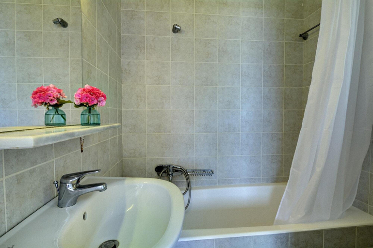 Bathroom 5, Villa Calliope Kalamaki, Peloponnese