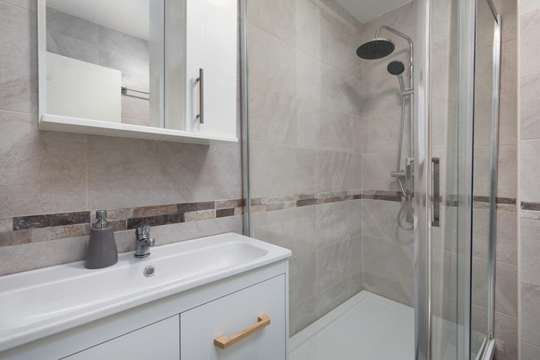 Bathroom 4, Flat 7 - Apartment for 2 in Town Centre, North Yorkshire
