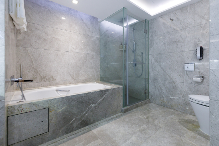 Bathroom 25