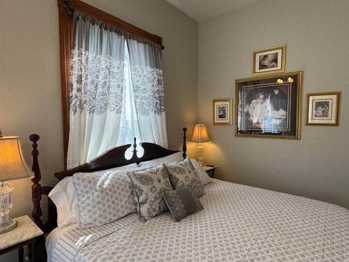 Bedroom 3, Woodbine Inn and Restaurant, Madison