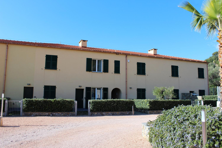 Stella del mare - casa incantevole con piscina e parcheggio privato, Imperia