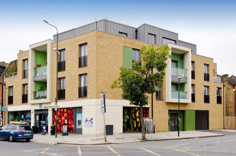 Exterior & Views, Fabulous 2-bed Penthouse, Wimbledon, London