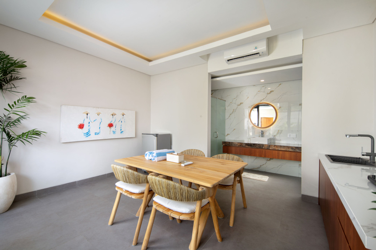 Dining Room 7