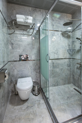 Bathroom 3, Ferman Hilal Hotel, Beyoğlu