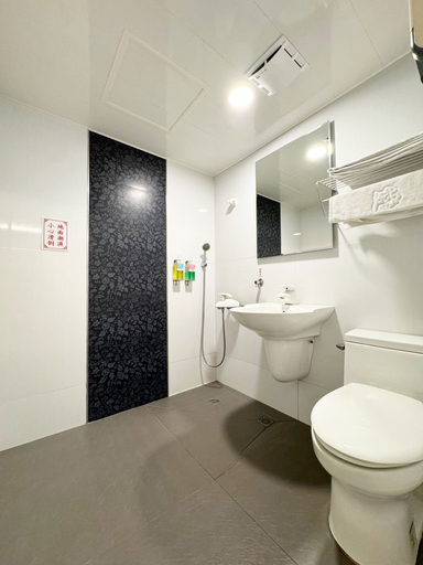 Bathroom 4, Ai Lai Fashion Hotel, Taichung