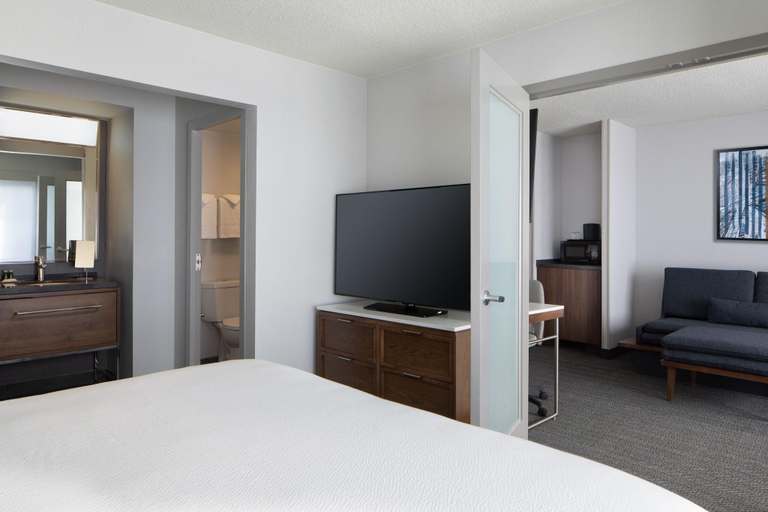 Bedroom 3, Courtyard Chicago Downtown/River North, Cook