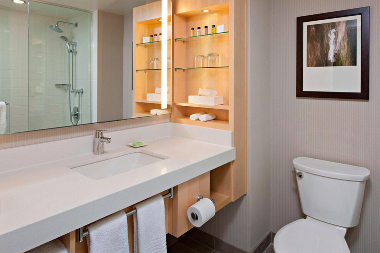 Bathroom 5, Delta Hotels Winnipeg, Division No. 11