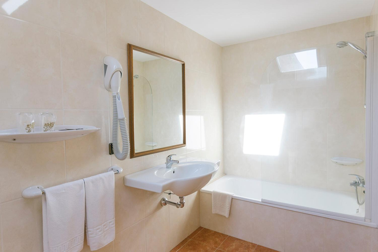 Bathroom 4, Hotel O Castro, Pontevedra