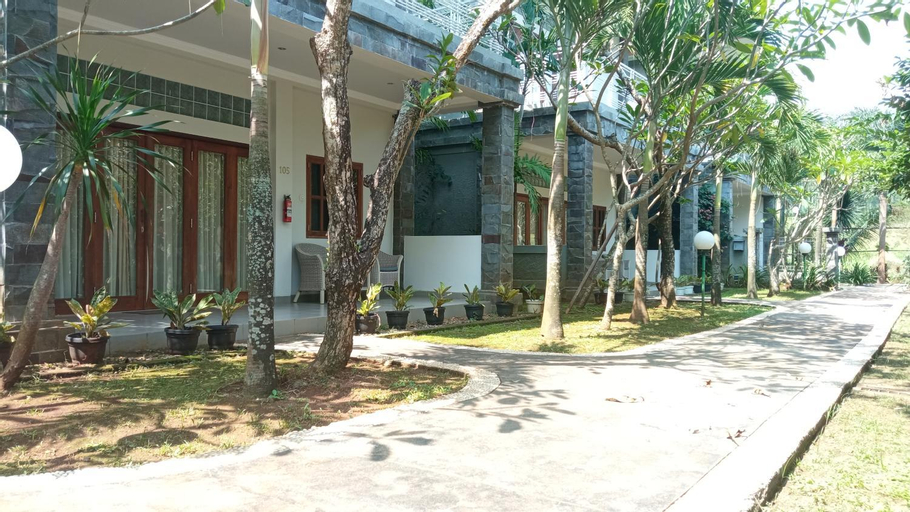 Exterior 12