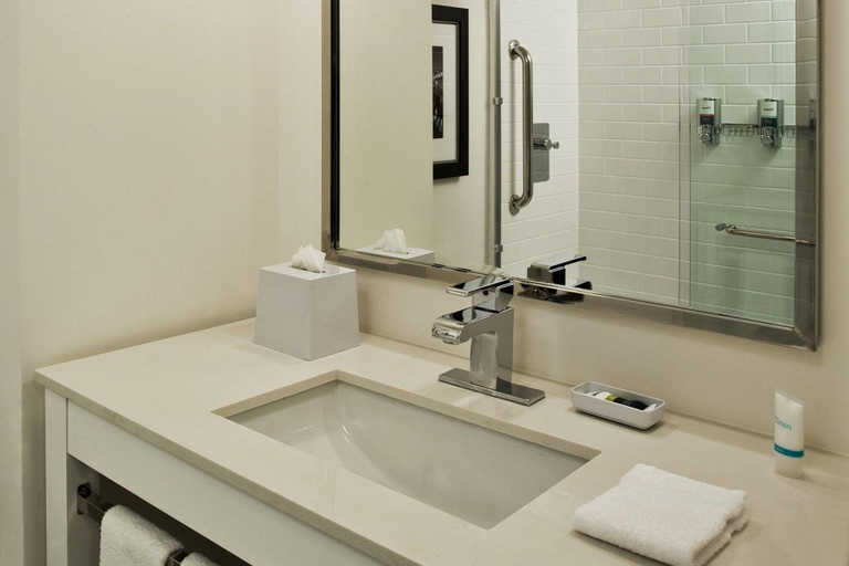 Bathroom 4, Fairfield Inn & Suites By Marriott Chattanooga, Hamilton