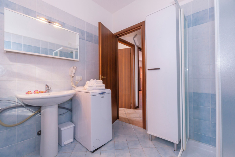 Bathroom 4, Fontana Del Lago Apt. 6, Lecco