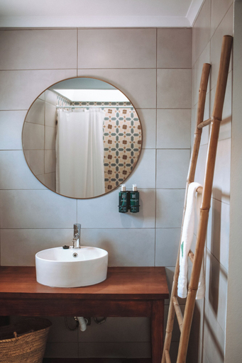 Bathroom 3, Chão do Ribeirinho, Fundão