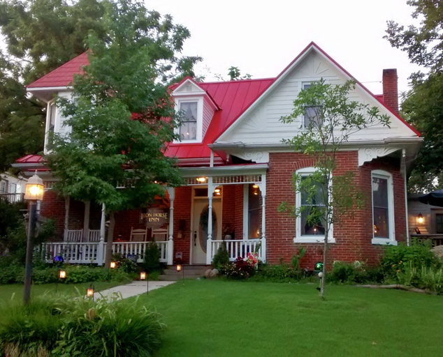 Exterior & Views 1, Historic Iron Horse Inn, Gasconade