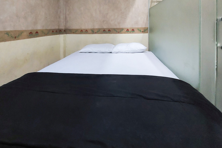 Bedroom 3, Ni Hotel Syariah Bandara Soekarno Hatta Mitra RedDoorz, Tangerang