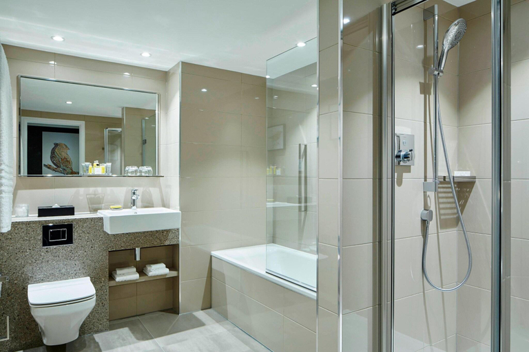 Bathroom 5, Marriott Hotel Heathrow, London