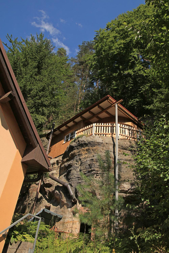 Others 2, Malbenka - chata na skale pod hradem Kokorin, Mělník