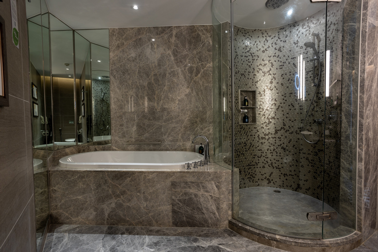 Bathroom 10