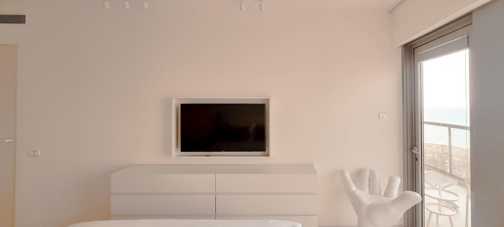 Others 3, Blanche Eilat in Tel Aviv-yafo