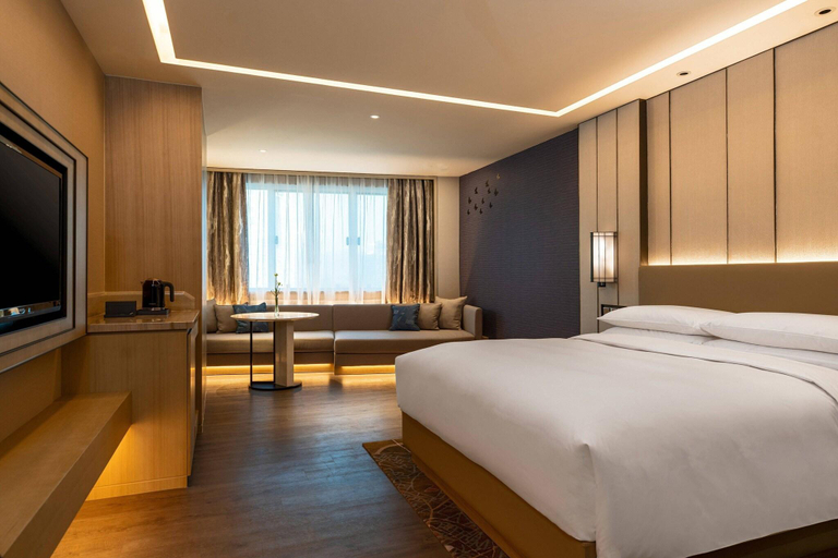 Bedroom 3, Renaissance Shenzhen Luohu Hotel, Shenzhen