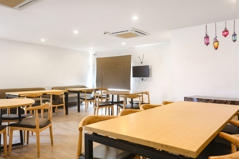 Food & Drinks 5, FabExpress Vivek, Kaushambi