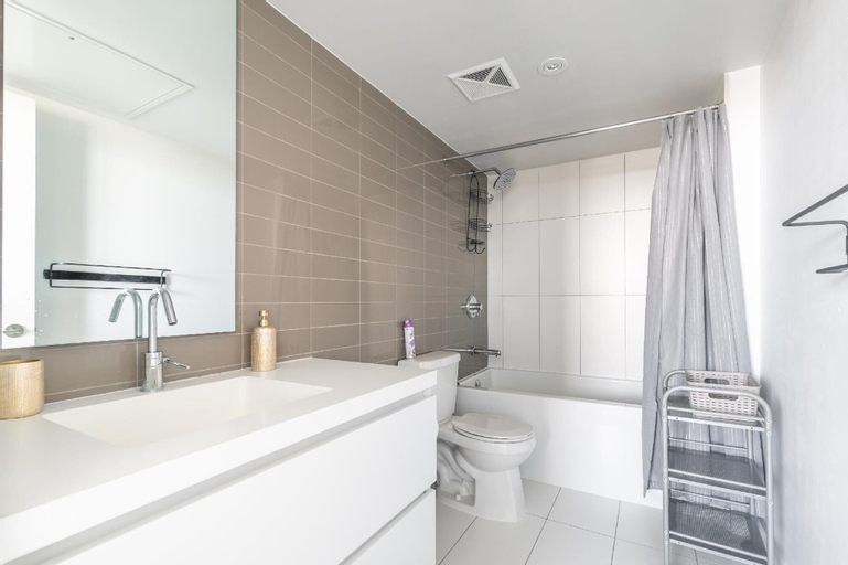 Bathroom 10
