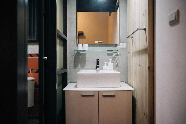 Bathroom 11