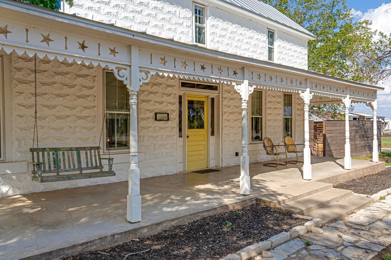 Exterior & Views, The Spot, Gillespie