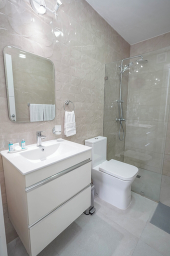 Bathroom 5, Playa Nueva Romana, Ramón Santana