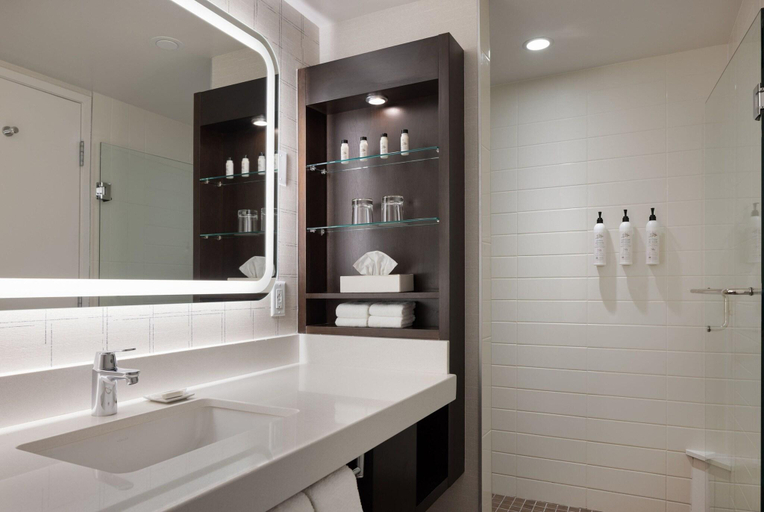 Bathroom 5, Delta Hotels Victoria Ocean Pointe Resort, Capital