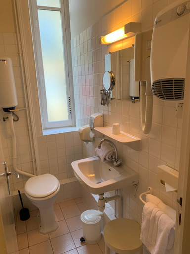 Bathroom 3, Logis Hotel Restaurant le Printania, Ille-et-Vilaine