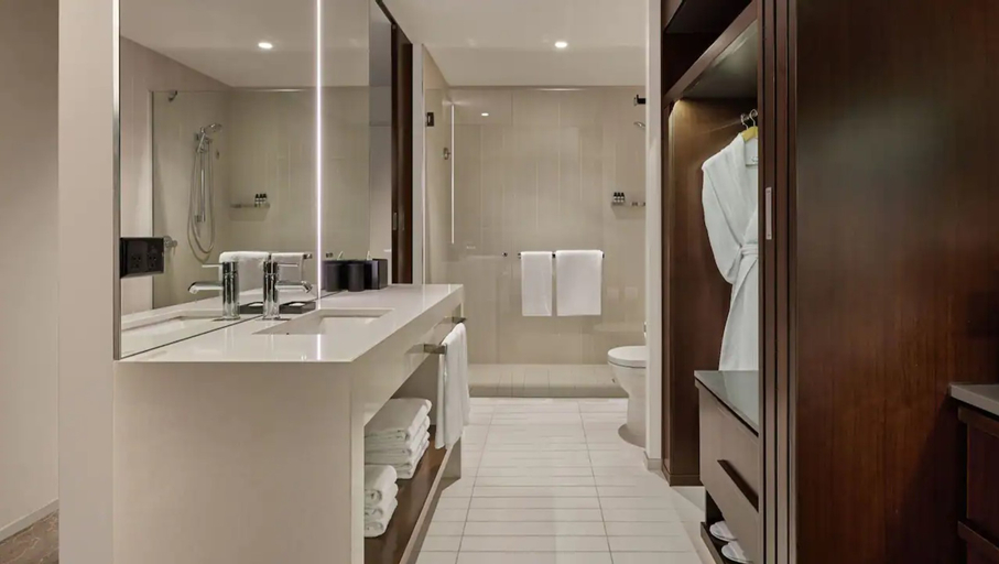 Bathroom 10