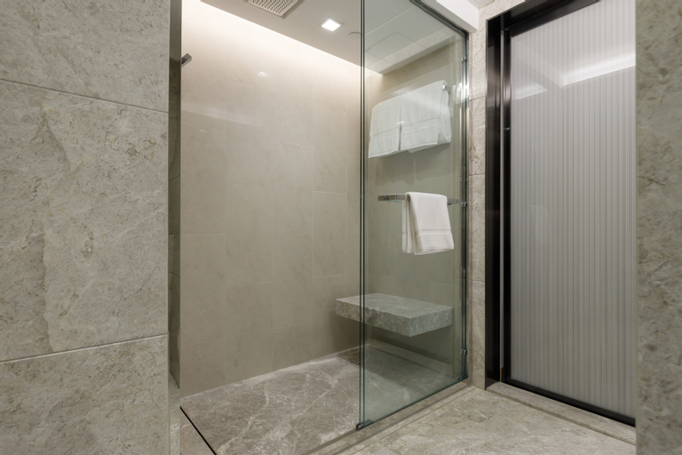 Bathroom 14