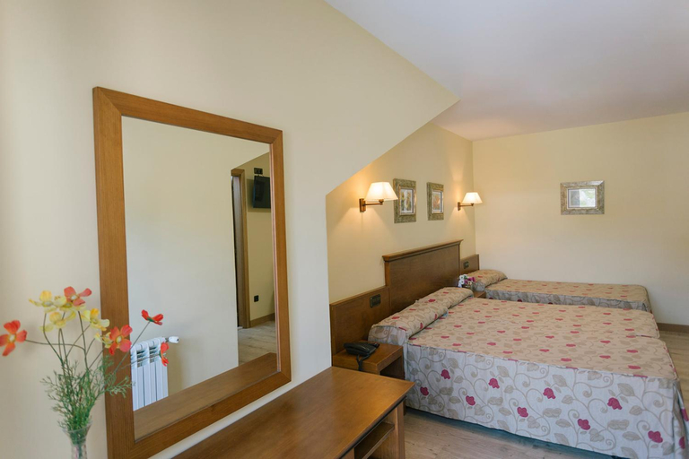 Bedroom 3, Hotel O Castro, Pontevedra