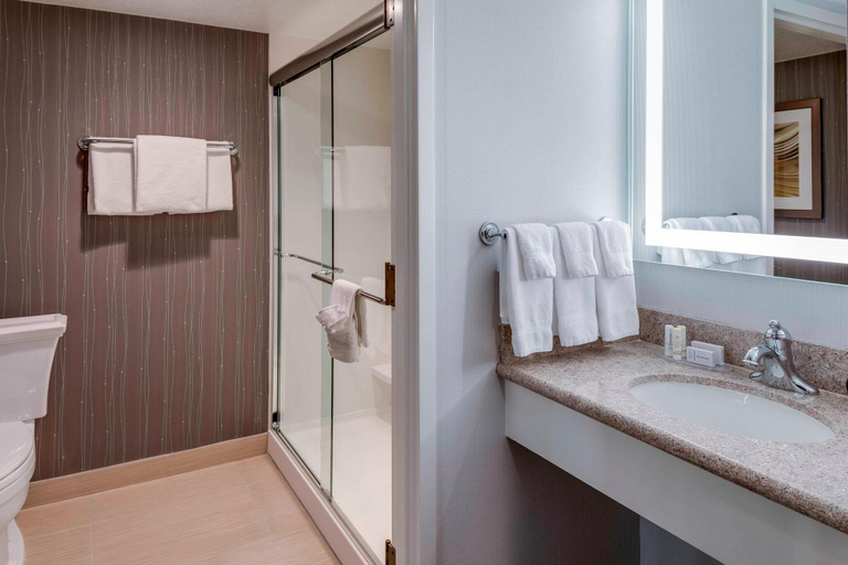 Bathroom 5, Courtyard Portsmouth, Rockingham