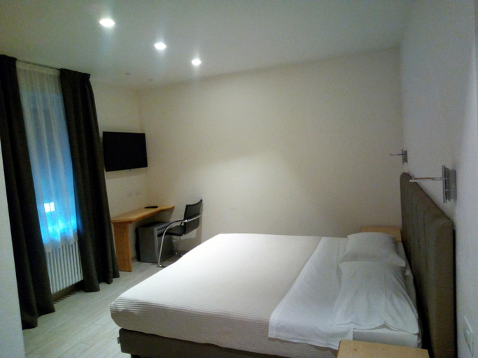 Bedroom 4, Hotel Cantaleone, Trento