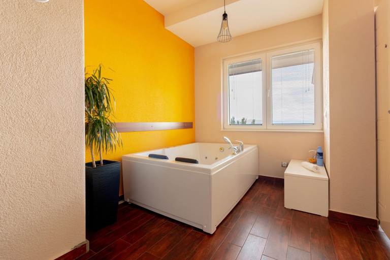 Bathroom 3, Velestovo Panorama House