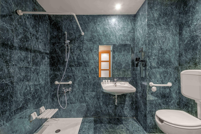 Bathroom 5, Ac Genova, Genova