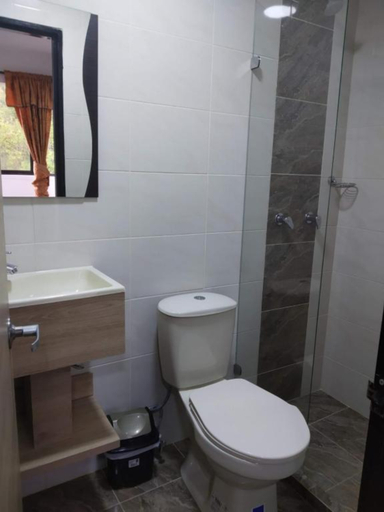 Bathroom 4, Hotel Balcones del Estadio, Medellín