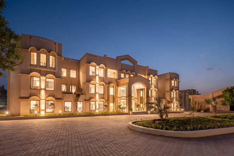 Exterior & Views