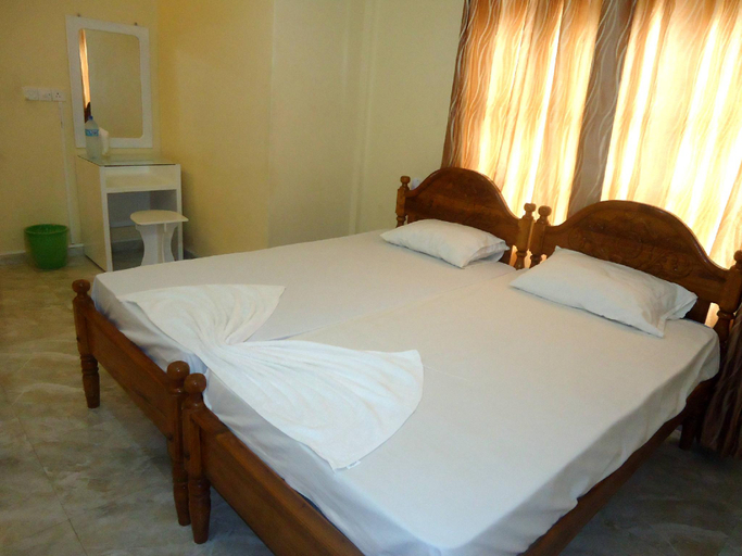 Bedroom 4, N Joy Inn, Trincomalee Town and Gravets