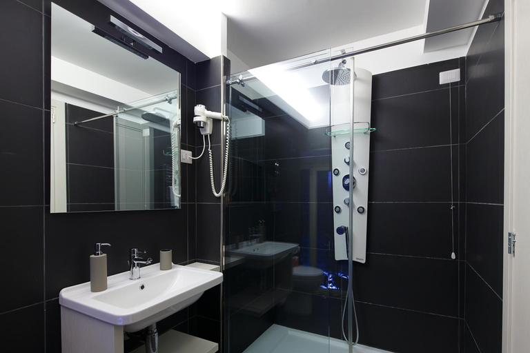 Bathroom 4, NearHome Smart Suites, Rome