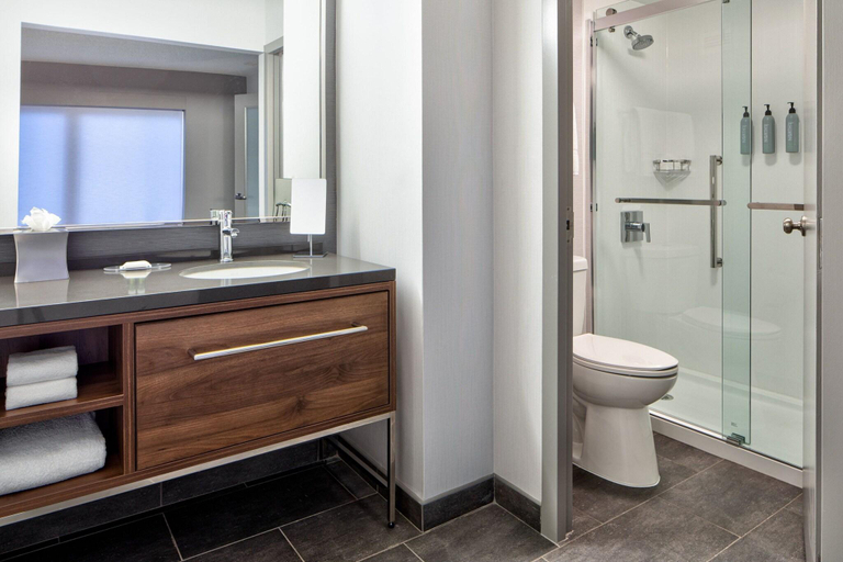 Bathroom 4, Courtyard Chicago Downtown/River North, Cook