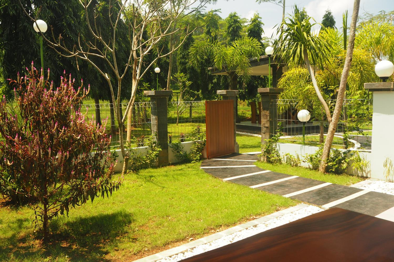 Exterior 8