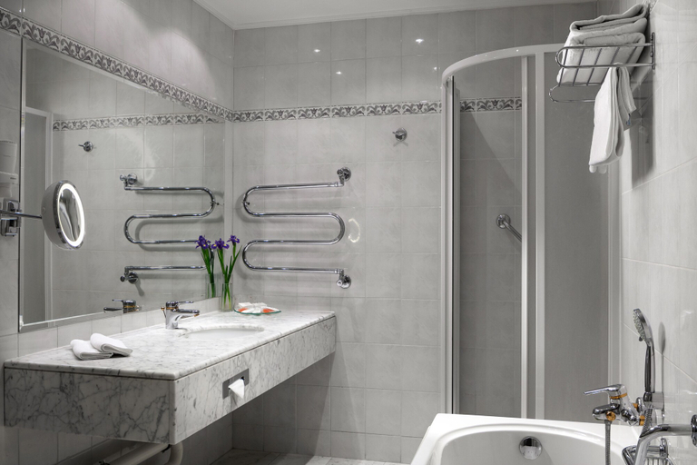 Bathroom 4, Ambassador Zlatá husa, Praha 1