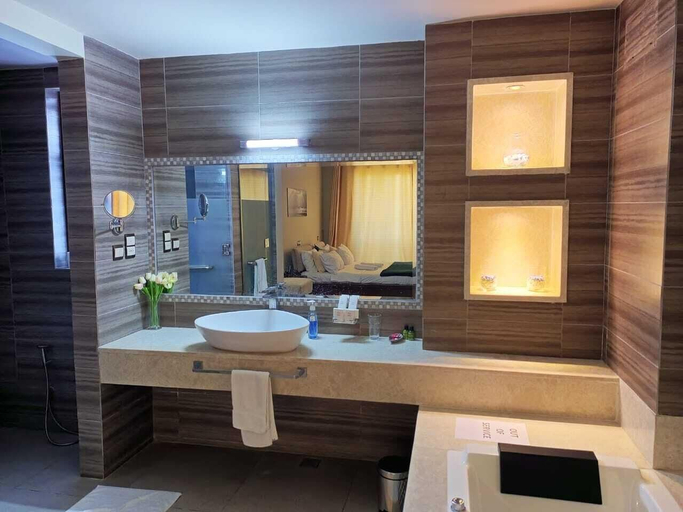 Bathroom 4, Luxury Oceanline Beachfront Apartments, Kisauni
