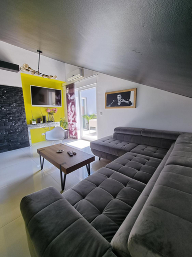 Others 5, Villa Ave, Novalja