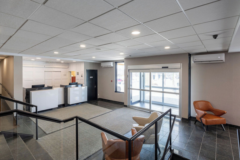 Others 5, Repotel Aéroport Québec, Communauté-Urbaine-de-Québec