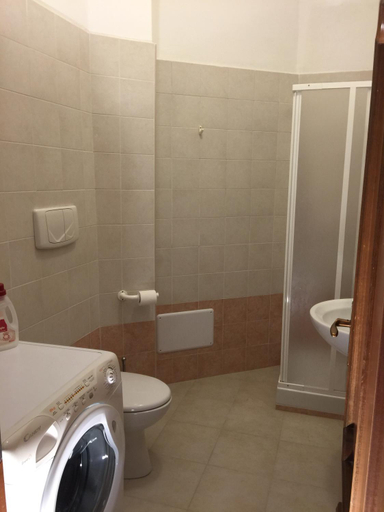 Bathroom 3, Da noi. Nella citta dell'acqua e della pietra., Bari