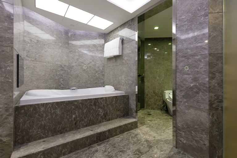 Bathroom 4