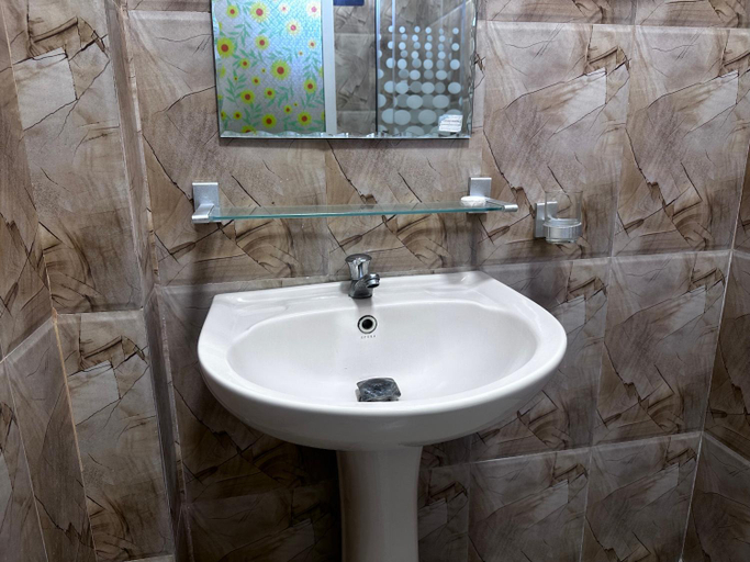 Bathroom 5, N Joy Inn, Trincomalee Town and Gravets